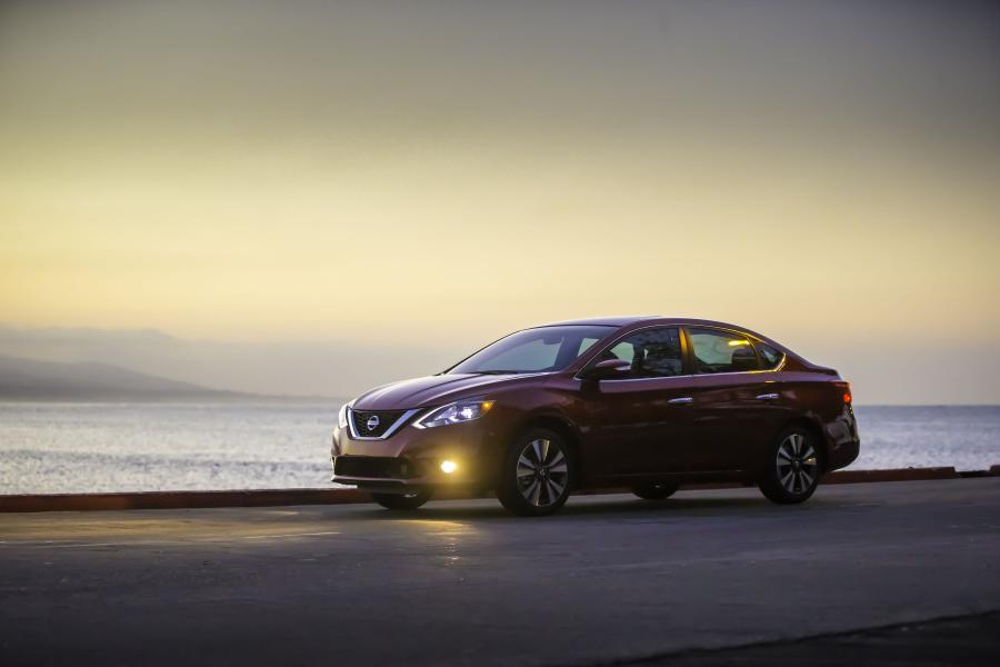  Nissan Sentra SL 2016 года  (фото 2 из 6)